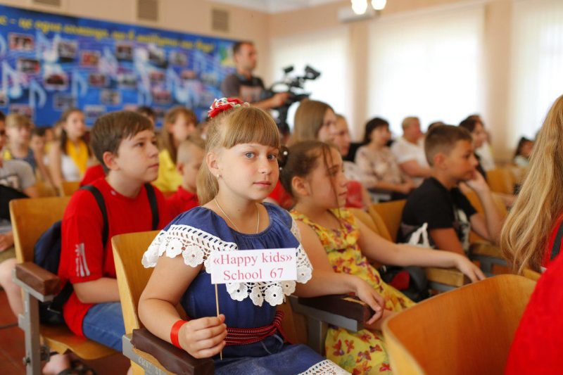 Виктор Бусько прочитал школьникам мини-лекцию