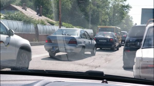 Курьез: житель Запорожья необычно тюнинговал автомобиль (ФОТО)
