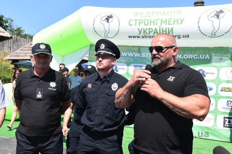 В Запорожье проходит чемпионат по стронгмену среди сотрудников патрульной полиции