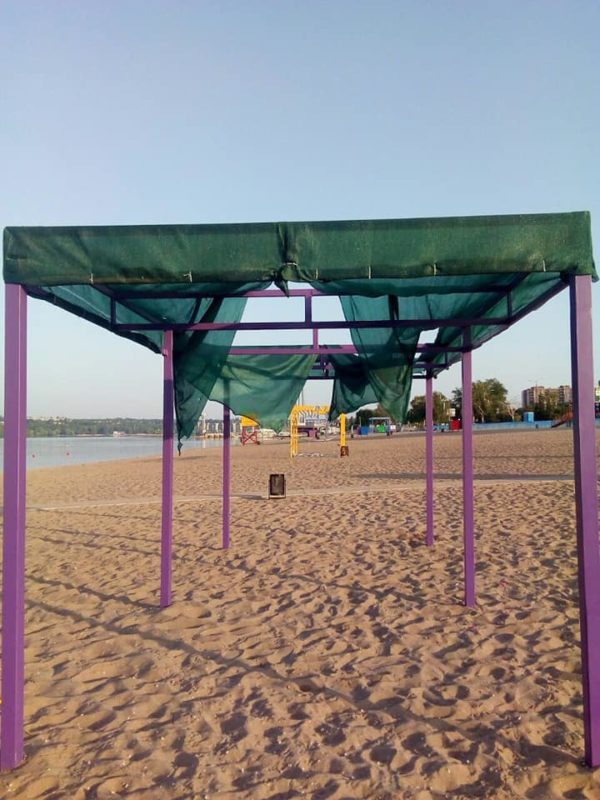 Центральный пляж в Запорожье терпит первые потери (ФОТО)