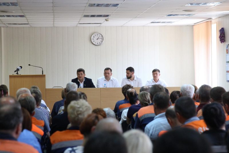 трудовой коллектив ЧАО «Днепроспецсталь» на встрече с мэром Запорожья Владимиром Буряком