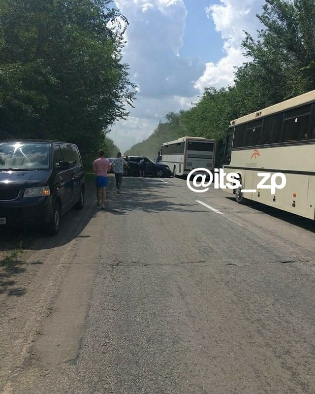 На трассе в Запорожской области автобусы с детьми попали в ДТП