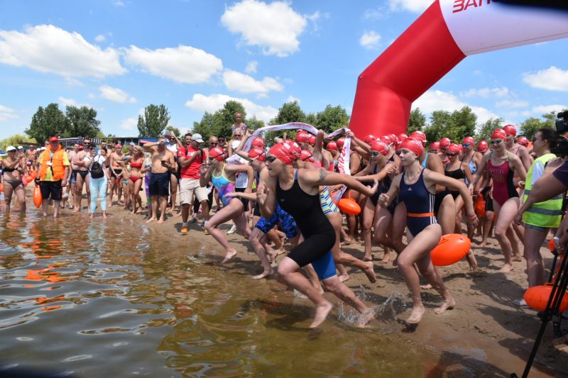  соревнованиях «Riverman» в Запорожье приняли участие порядка тысячи пловцов