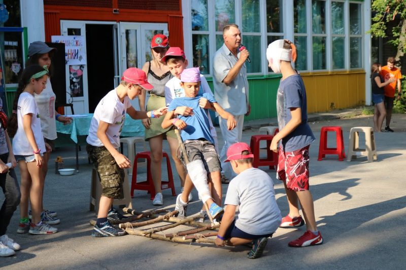 Ребят из детского лагеря «Спутник» научили оказывать первую медпомощь
