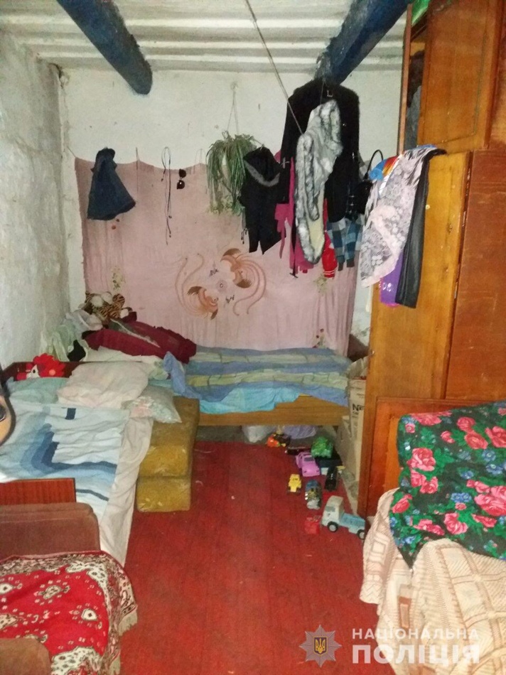 Вот в каких условиях живут малолетние дети. Фото: ГУНП