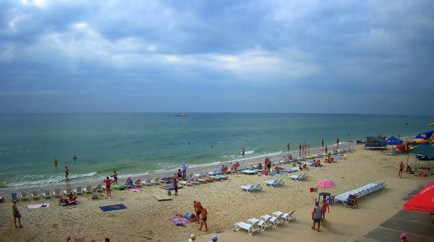 Пляж в Кирилловке сегодня утром / скриншот с сайта kirillovka.ks.ua