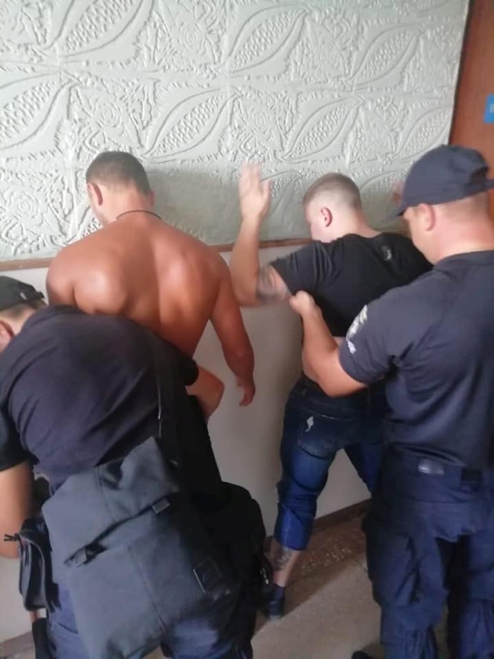 Двоим мужчинам суд признал меру в виде домашнего ареста. Фото: Вячеслав Аброськин