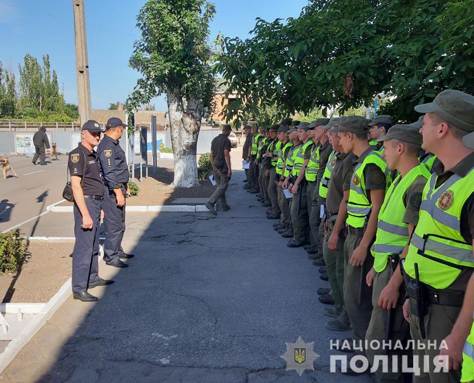 Всего в Запорожье будут патрулировать более 440 военнослужащих. Фото: Нацполиция
