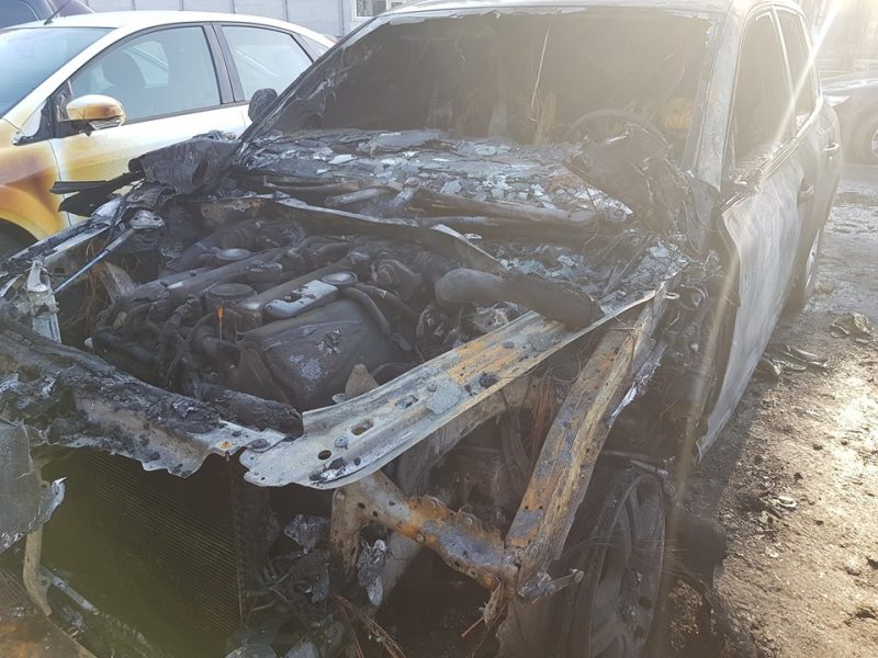 Ночью в Мелитополе сгорело три автомобиля, еще один получил в огне повреждения
