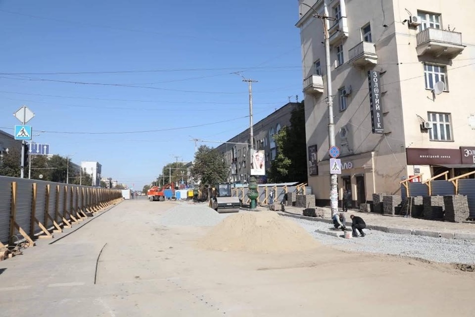 Ремонт ливневой канализации на проспекте Соборном. Фото: пресс-служба горсовета