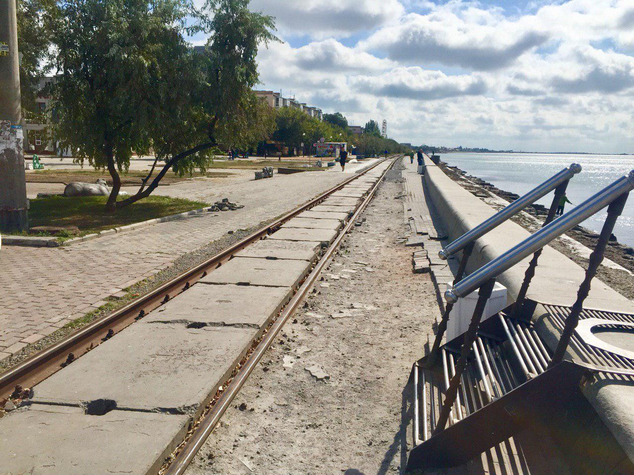 Начался ремонт набережной в Бердянске