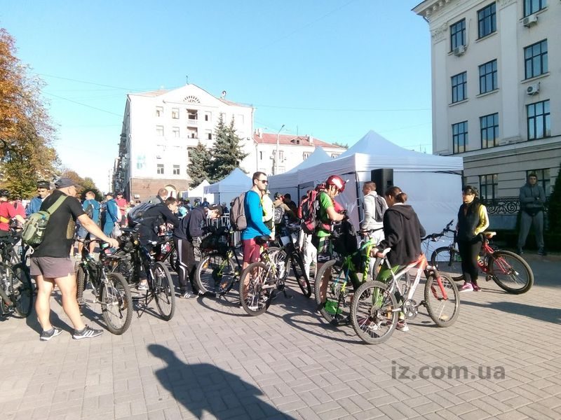 В центре Запорожья прошел массовый велопарад