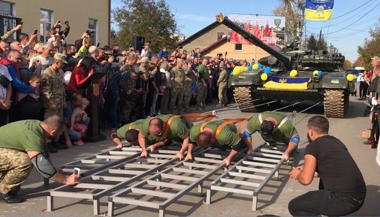 Мелитопольский спортсмен Валерий Газаев стал участником рекорда по тяге танка командой на максимальное расстояние
