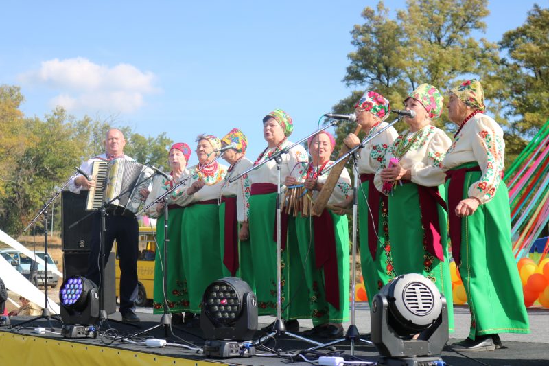 В Запорожье с размахом проходит День города - больше всего людей собрала казацкая ярмарка