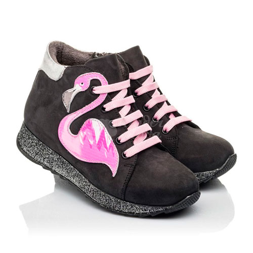 ботинки с розовыми шнурками