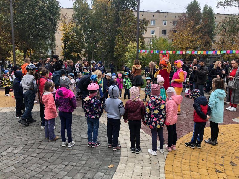 На спортивном празднике маленькие жители Мелитополя соревновались в управлении колесным транспортом