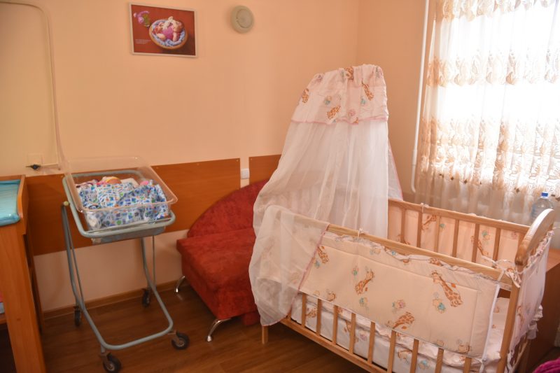 В Запорожье поздравили младенцев, которые первыми родились в День освобождения города