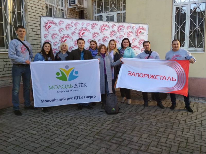 Представители молодежной организации комбината «Запорожсталь» и холдинга ДТЭК сдали кровь для нуждающихся