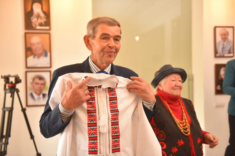 В Запорожье открылась выставка ко Дню города, посвященная почетным гражданам