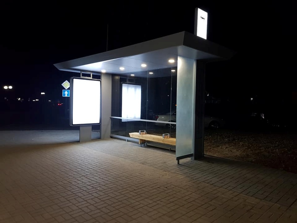 Новую остановку с подсветкой установили около аэропорта 