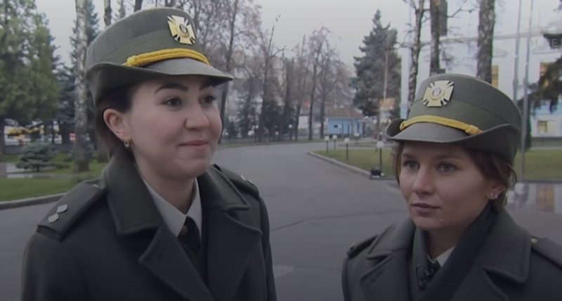 Украинские женщины-военные будут ходить в новой форме 