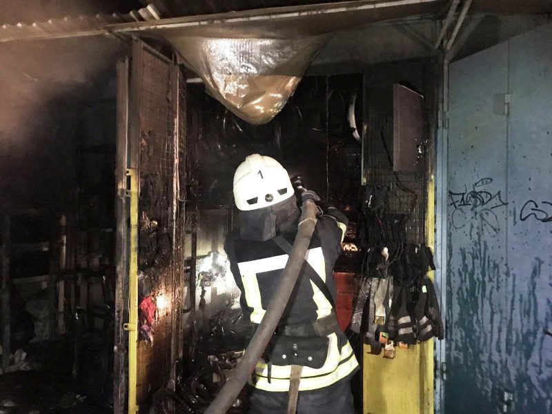 25 спасателей тушили пожар на улице Земского врача Лукашевича