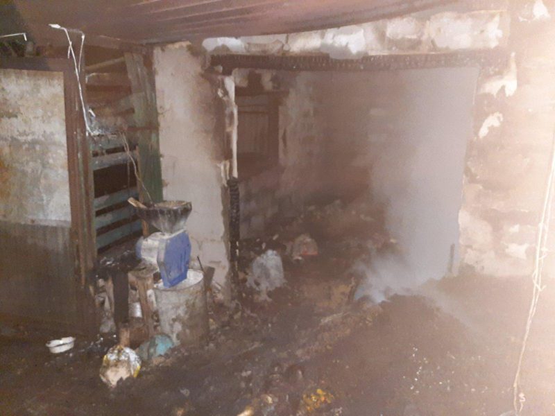 В Запорожской области горело несколько сооружений на частной территории