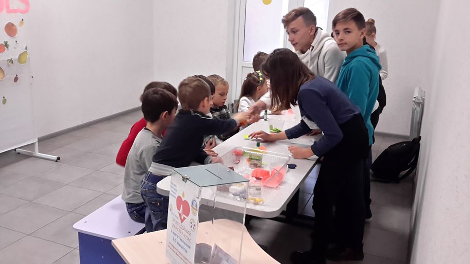 В один день в Мелитополе прошла благотворительная ярмарка и мастер класс в поддержку Данила Румянцева