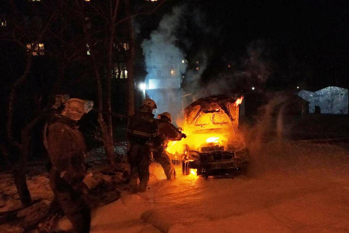 На Запоріжжі горів автомобіль: рятувальники назвали причину