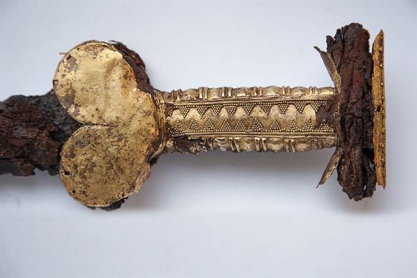 Отреставрированный меч акинак, найденный на Мамай-горе