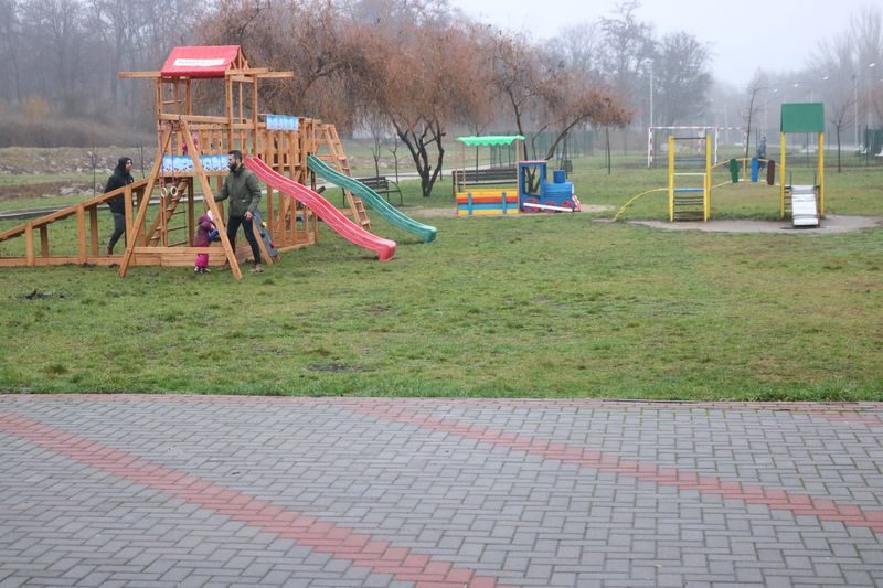 Детская площадка в парке Победы
