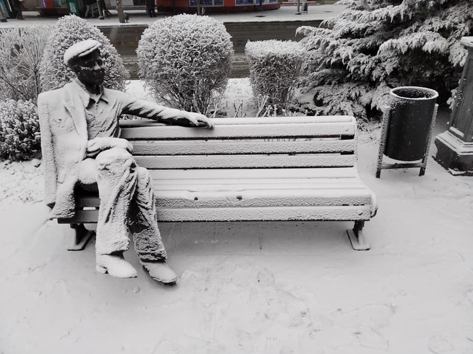 На Металлургов выпал снег. Фото: fb Максим Катулькин