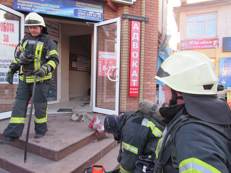 Пожар в районе Анголенко был в офисном здании / фото: ГСЧС