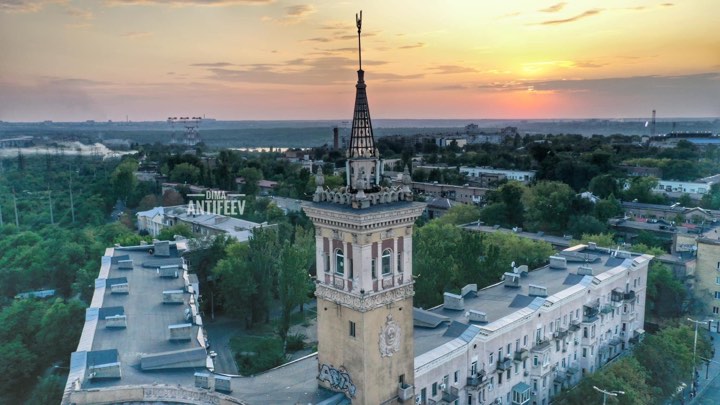 Эту самую высокую башню в Запорожье называют в народе "Запорожский кремль"