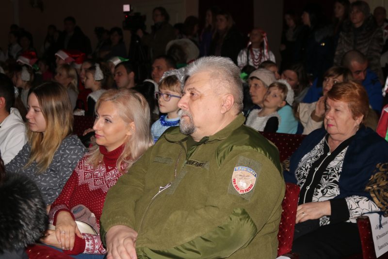 Запорожские дети передали рождественские поздравления военным и волонтерам