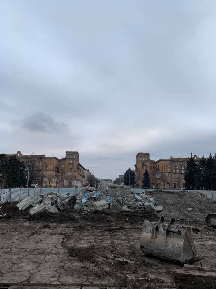 В Запорожье закончили сносить постамент, на котором стоял памятник Ленину