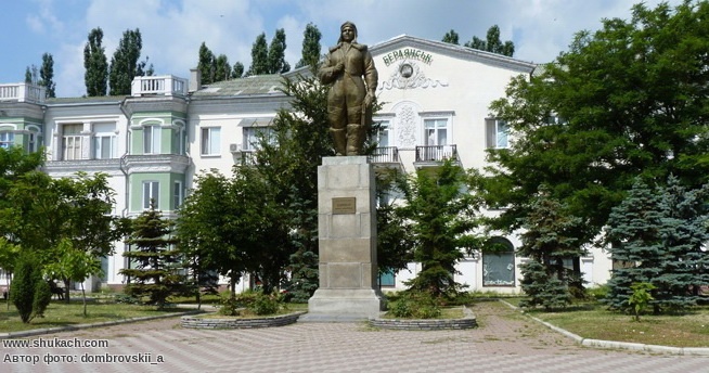 Памятник Полине Осипенко в Бердянске