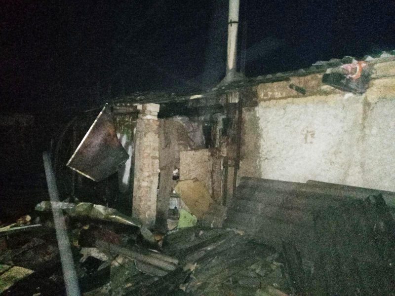 Пожар на улице Хороводной - едва не сгорел дом