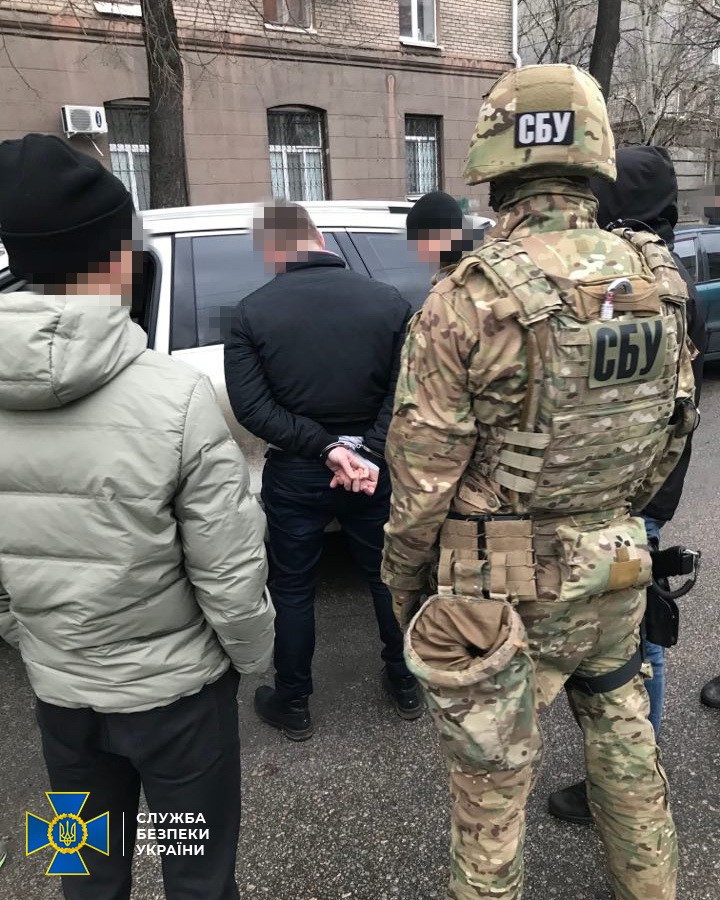 Сотрудники СБУ задержали полицейских, подозреваемых в вымогательстве