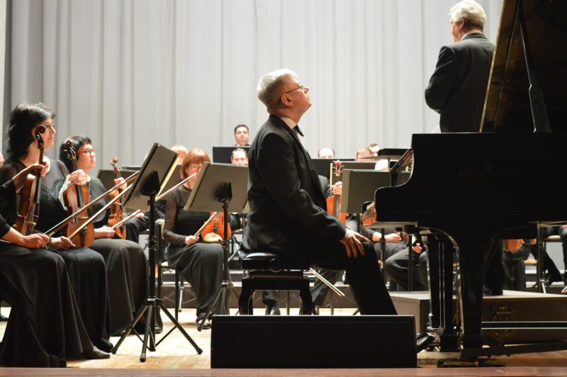 В Запорожье симфонический оркестр и выдающийся музыкант сыграли произведения Бетховена