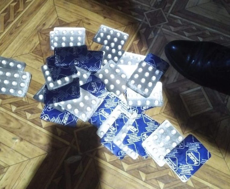 В Запорожье трое мужчин на дому делали тяжелые наркотики и отправляли их в Донецк
