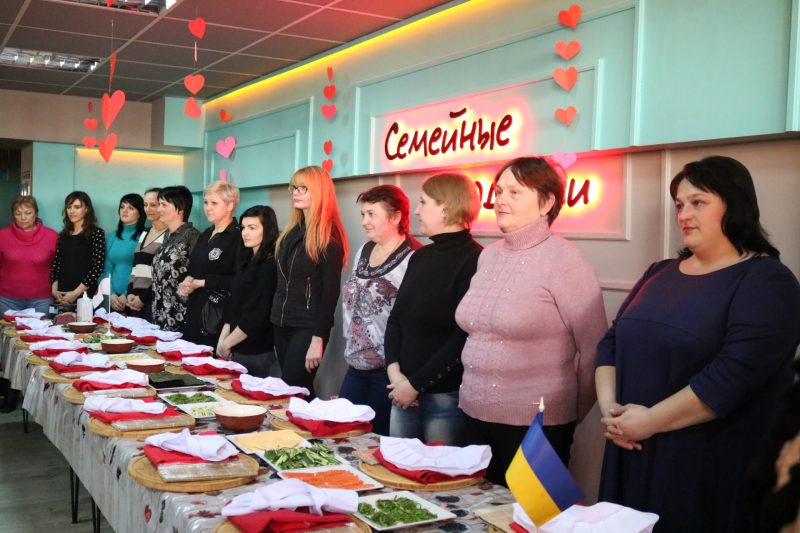 В Запорожье участниц красивого проекта научили готовить японские блюда
