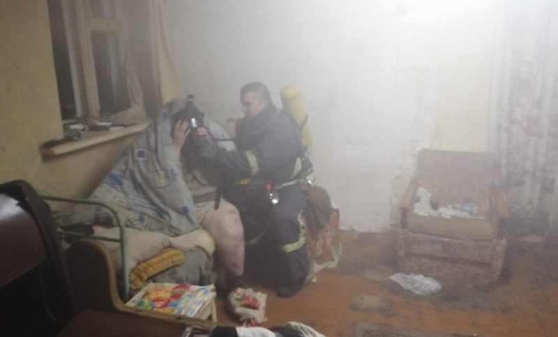 В Запорожской области пенсионерка отказалась выходить из горящей комнаты