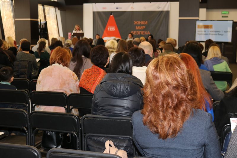 В Запорожье обсудили, как защищать женщин в условиях военного конфликта