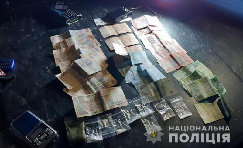 Наркотиками житель Кривого Рога торговал в Каменке-Днепровской