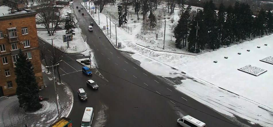Водители едут медленно, так как местами гололед / webcam.zp.ua