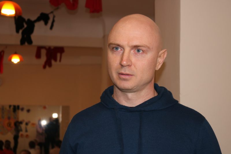 инструктор по йоге Эдуард Полынников