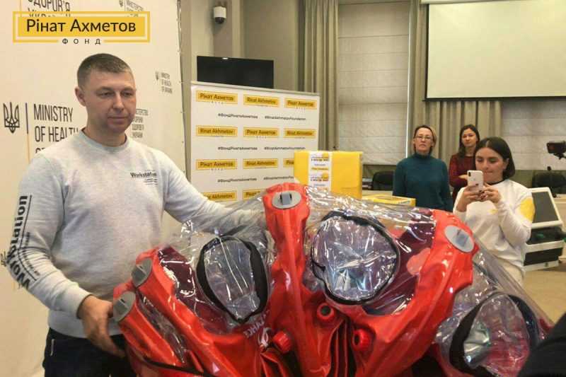 Фонд Ріната Ахметова передав МОЗ обладнання для порятунку хворих від найнебезпечніших ускладнень