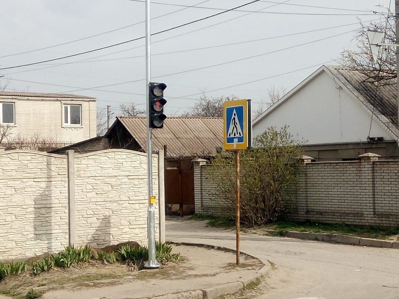 На оживленном перекрестке в Запорожье установили светофоры