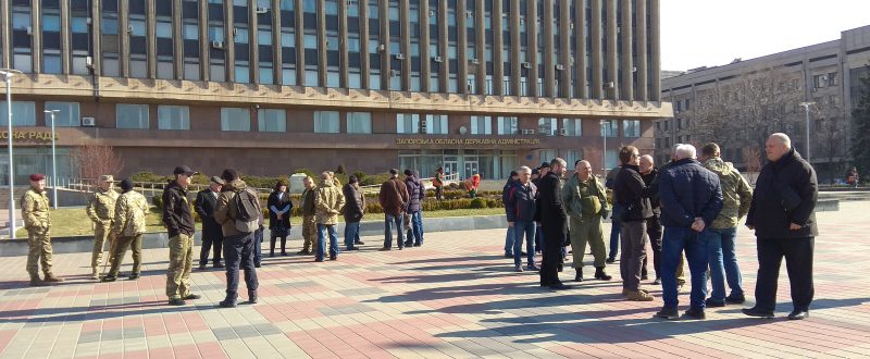  В Запорожье десятки людей устроили митинг против закрытия медицинских отделений